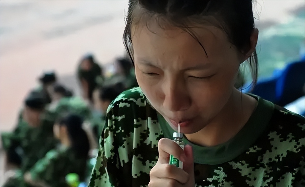 高温天气学校安排军训违法吗高温天气学校安排军训是否违法，需要根据具体情况而定。
