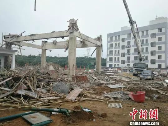 修建仅一年凉亭垮塌凉亭修建仅一年便垮塌，原因分析及改善建议