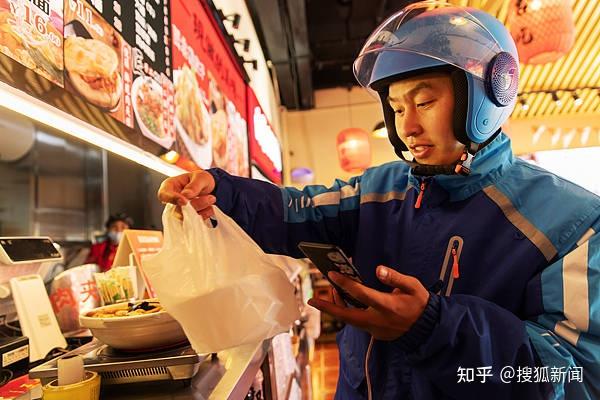 记者兼职送外卖 1晚挣了29块记者兼职送外卖一晚赚得29块，体验生活的多元视角