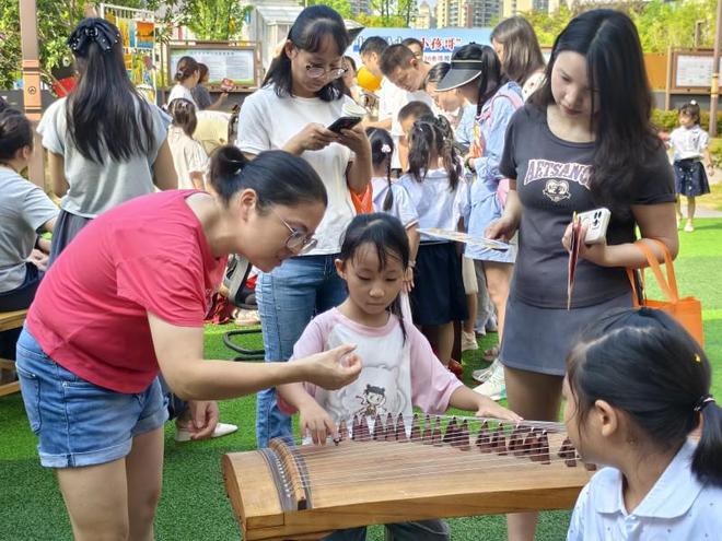 暑假卖柠檬茶走红的小孩哥开学报到暑假卖柠檬茶走红的小孩哥开学报到啦！