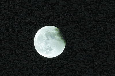 出现红月的原因揭秘红月现象的背后原因，天文奇观背后的科学解释