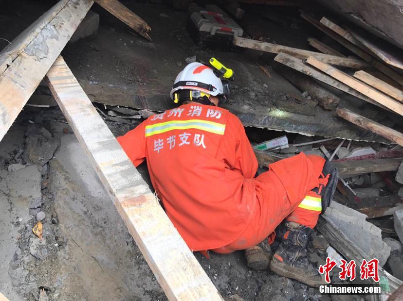 四川6名消防人员训练时落水 2人失踪四川六名消防人员训练时落水，两人失踪——英勇救援的日常挑战与反思