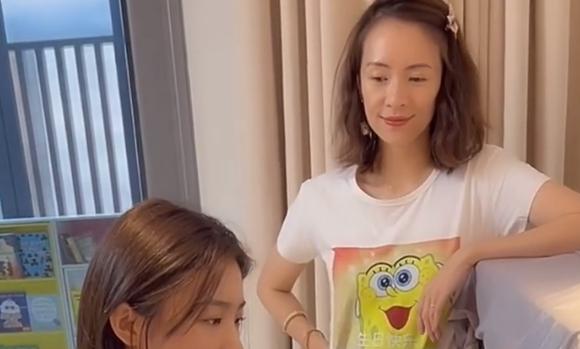 牛弹琴：美印又悄悄靠近了关于美国和印度之间的关系，确实存在一些复杂的变化和动态。美国和印度之间的合作和互动是多方面的，包括经济、军事、科技等领域。这种合作和互动是基于双方的利益和战略考虑，也受到国际形势和地缘政治的影响。