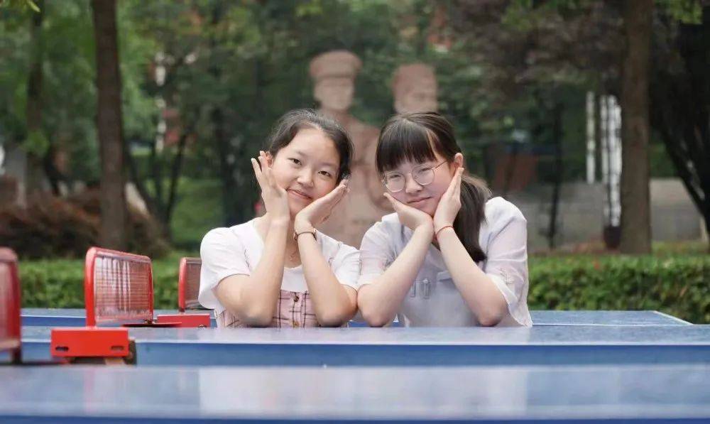 同名女生高中同桌大学同寝同专业同名女生高中同桌大学同寝同专业，一段奇妙的缘分之旅